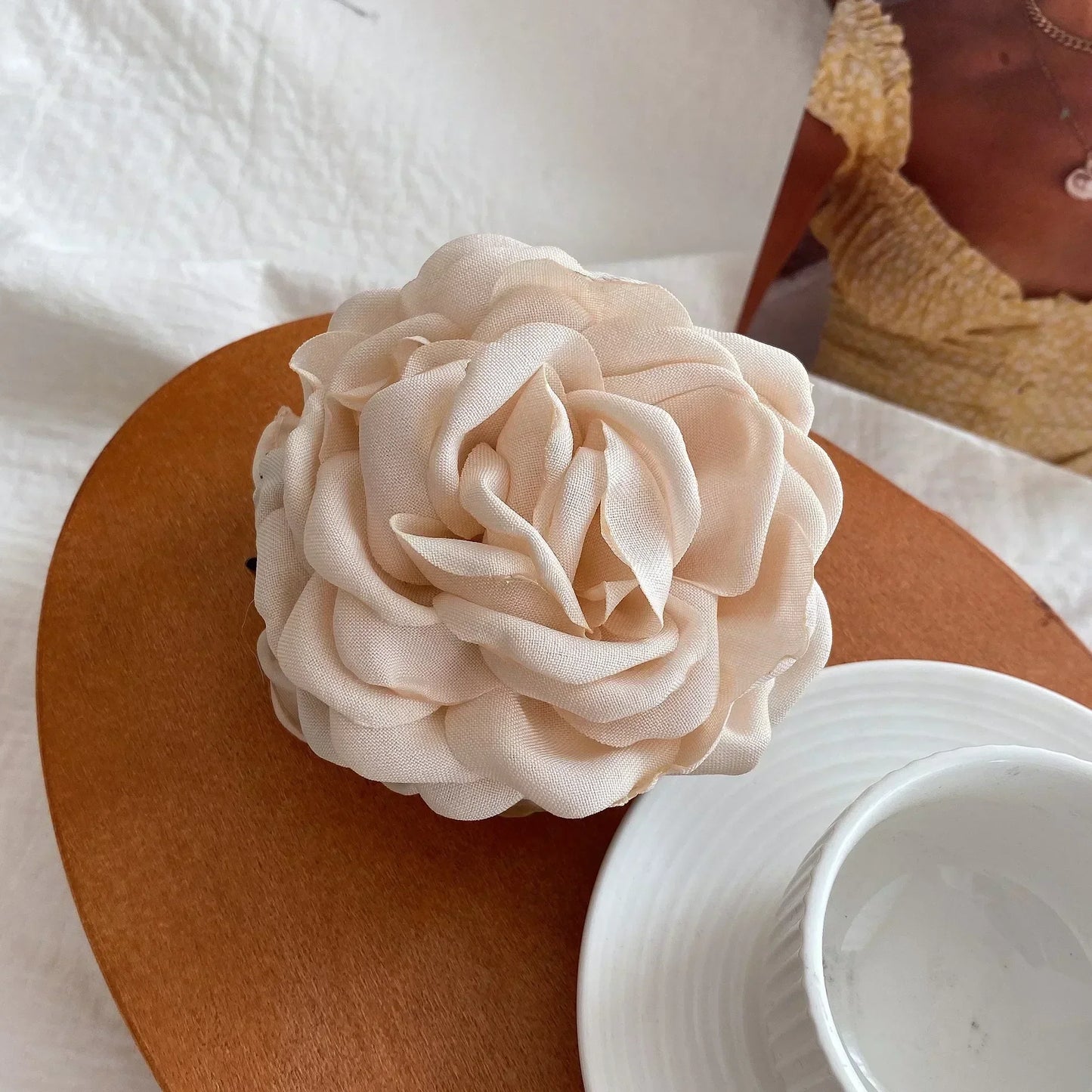 Korean Fabric Rose Flower Hair Claw Clip Women Girls Fashion Barrettes Plastic Hair Grab Clamp Headwear Hair Accessories