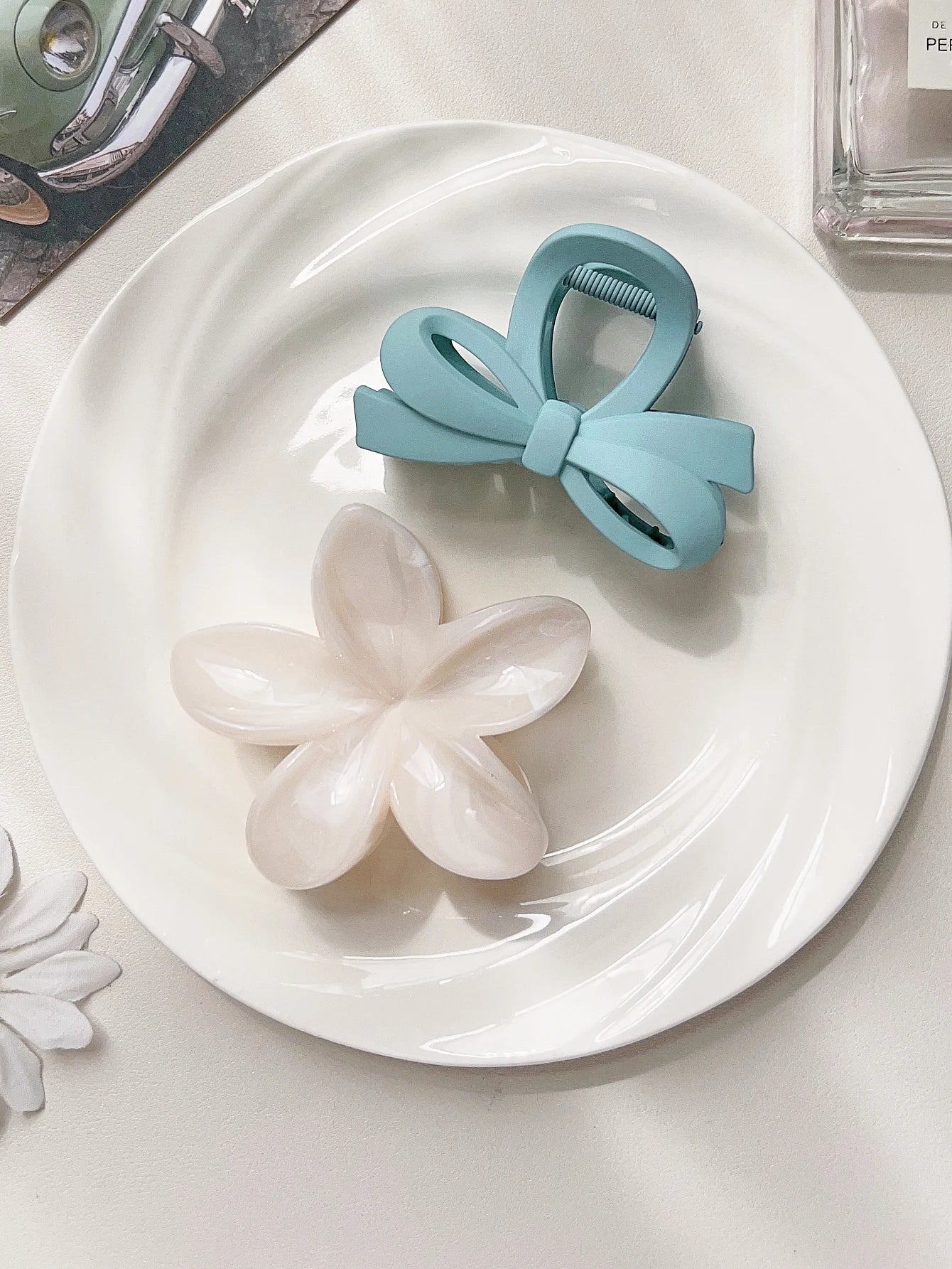 2 Pcs Hawaiian Flower Claw Clips for Women,Marble Vein Flower Hair Claw Clips for Thin Hair,Cute Beach Hair Accessories