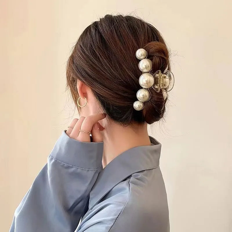 Round Imitation Pearl Hair Claw Clips for Women French LuXury Geometric Large Shark Clip Back Head Hairgrips Elegant Styling