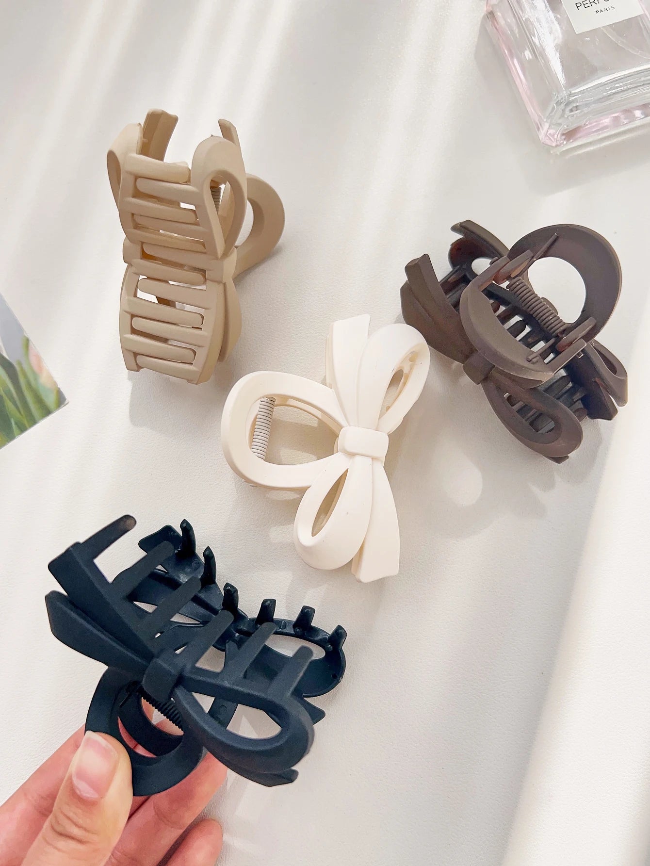2 Pcs Hawaiian Flower Claw Clips for Women,Marble Vein Flower Hair Claw Clips for Thin Hair,Cute Beach Hair Accessories