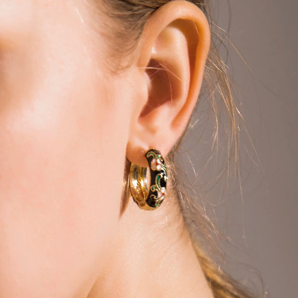 New Fashion Enamel Flower Huggie Hoop Earrings for Women Vintage Boho Circle Small Earrings Statement Jewelry 2022 Brincos Gifts