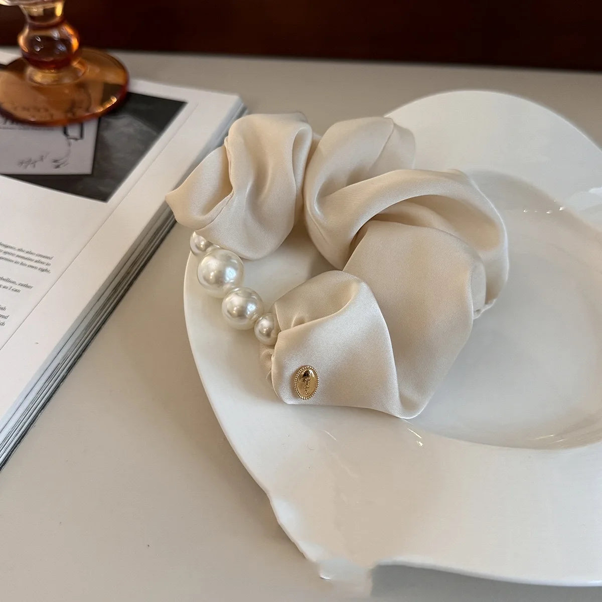 Women Pearl Ornament Satin Hair Scrunchies Elegant Solid Color Hair Tie Elastic Head Band Korean Style Ponytail Hair Accessories