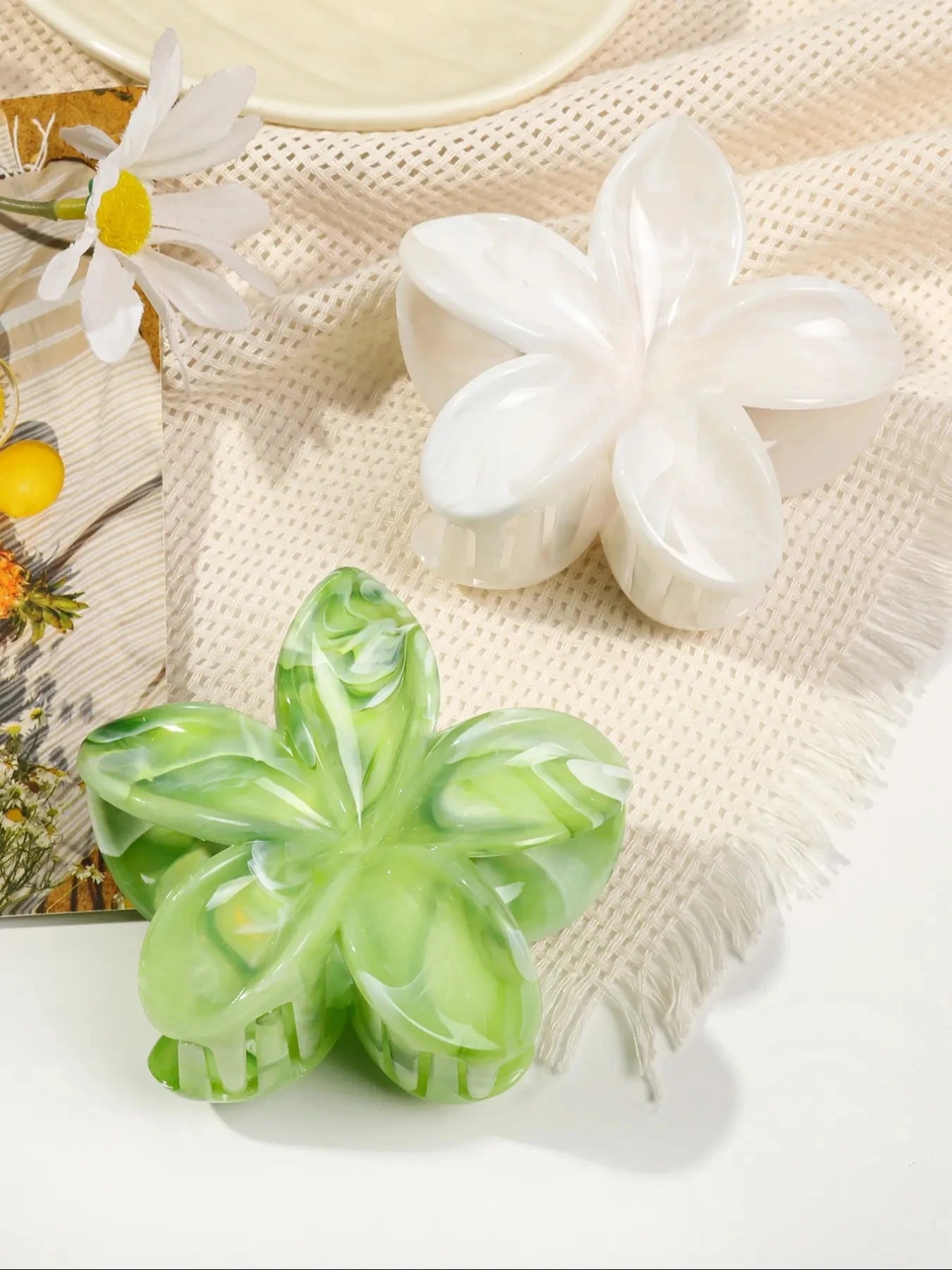 2 Pcs Hawaiian Flower Claw Clips for Women,Marble Vein Flower Hair Claw Clips for Thin Hair,Cute Beach Hair Accessories