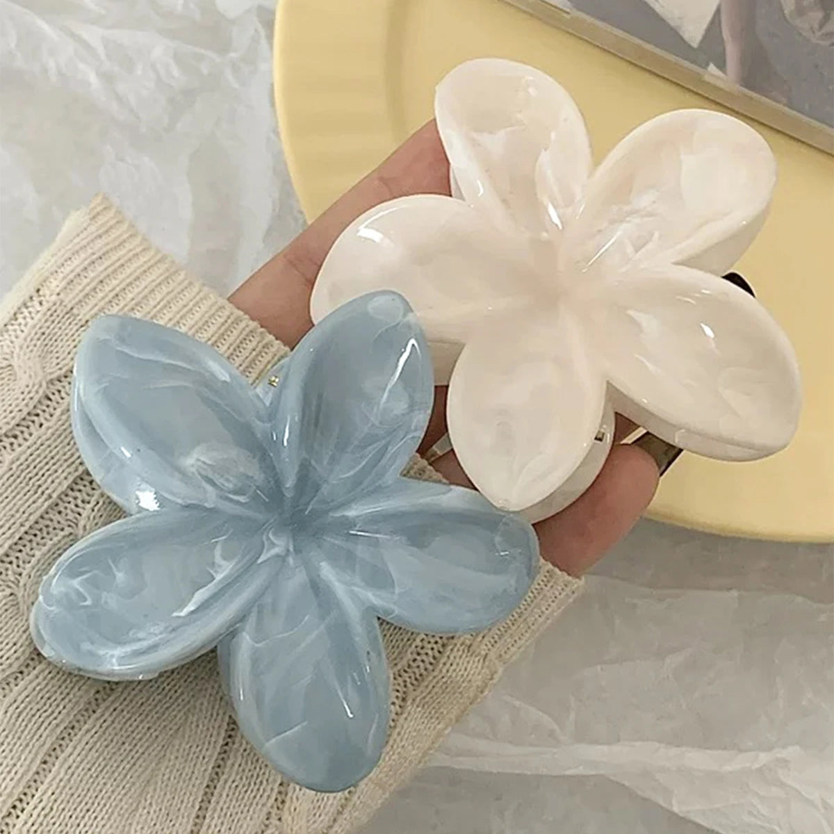 2 Pcs Hawaiian Flower Claw Clips for Women,Marble Vein Flower Hair Claw Clips for Thin Hair,Cute Beach Hair Accessories