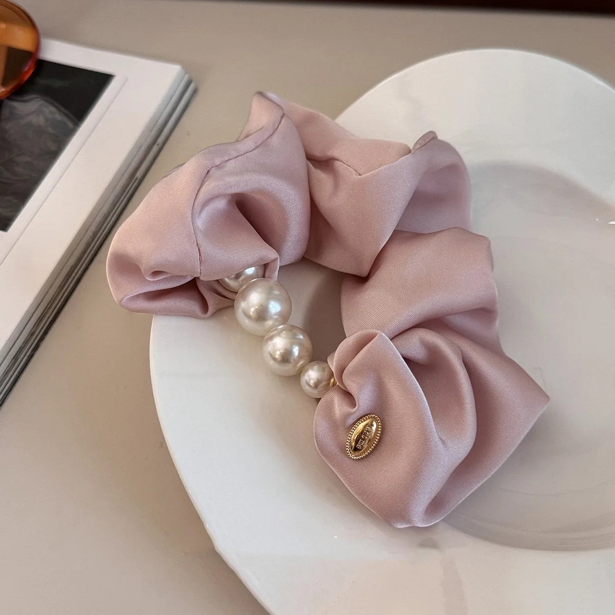 Women Pearl Ornament Satin Hair Scrunchies Elegant Solid Color Hair Tie Elastic Head Band Korean Style Ponytail Hair Accessories
