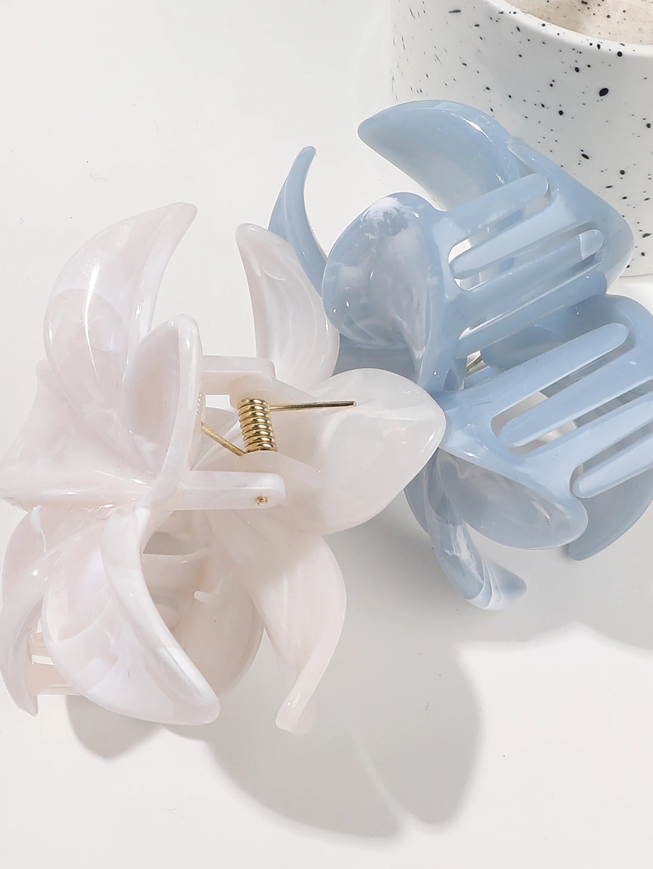 2 Pcs Hawaiian Flower Claw Clips for Women,Marble Vein Flower Hair Claw Clips for Thin Hair,Cute Beach Hair Accessories