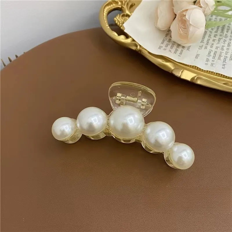 Round Imitation Pearl Hair Claw Clips for Women French LuXury Geometric Large Shark Clip Back Head Hairgrips Elegant Styling