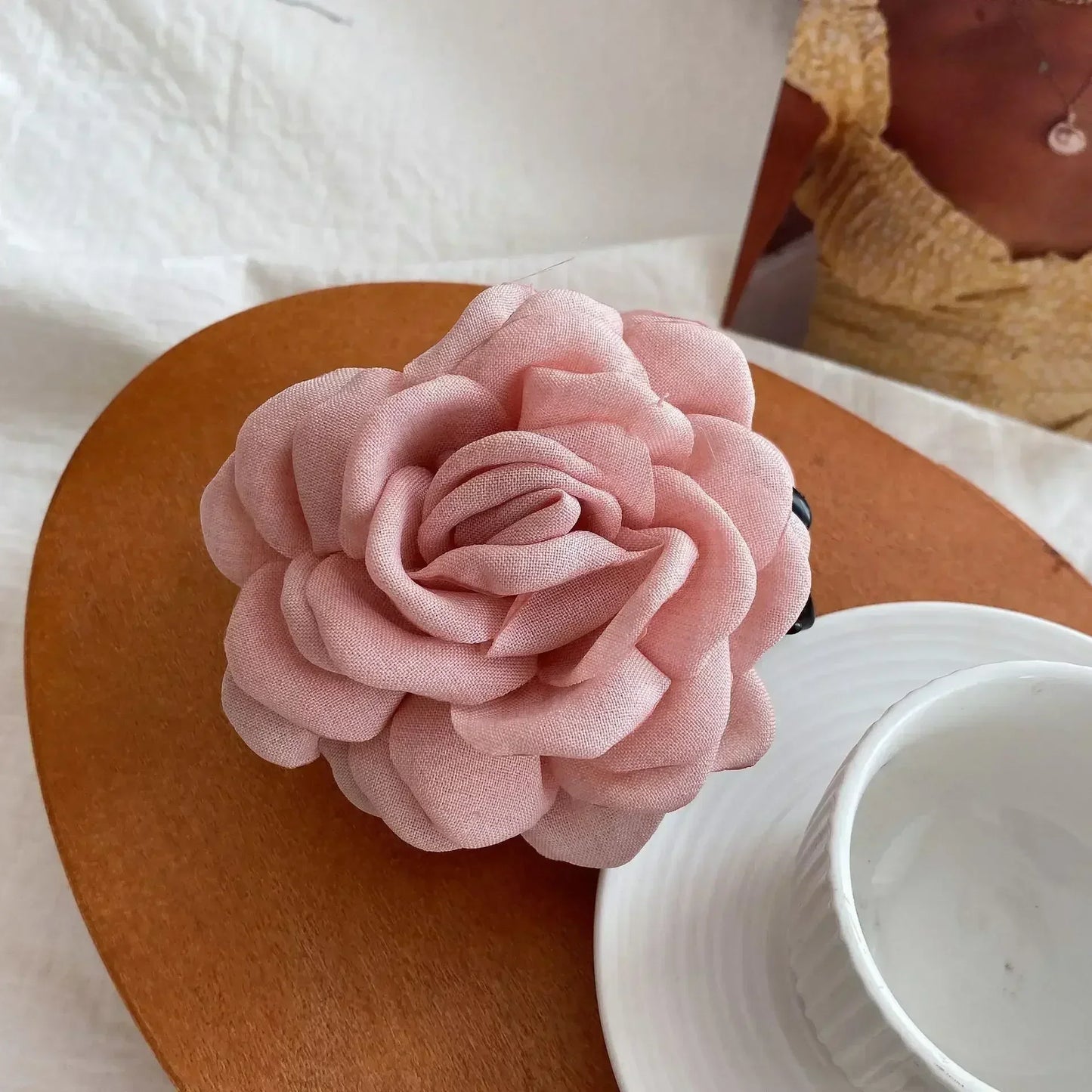 Korean Fabric Rose Flower Hair Claw Clip Women Girls Fashion Barrettes Plastic Hair Grab Clamp Headwear Hair Accessories