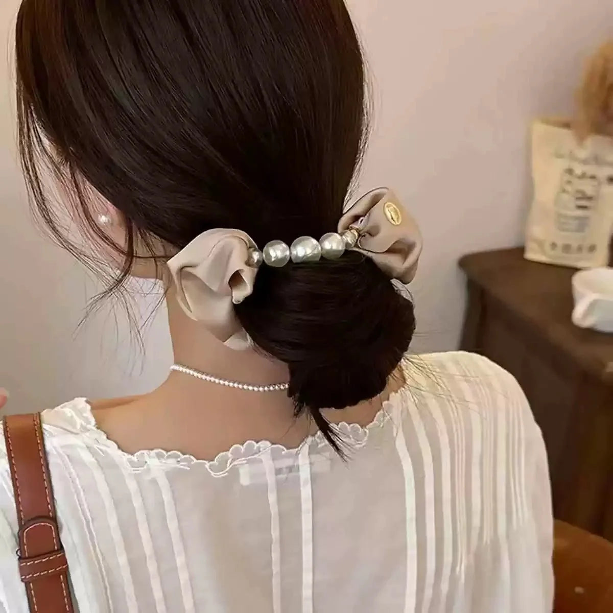 Women Pearl Ornament Satin Hair Scrunchies Elegant Solid Color Hair Tie Elastic Head Band Korean Style Ponytail Hair Accessories