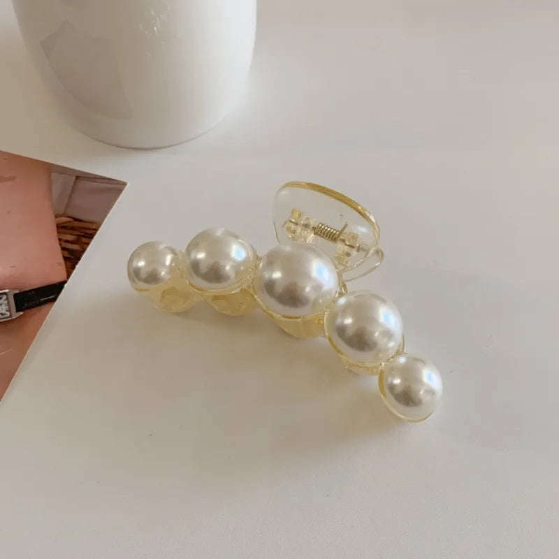 Round Imitation Pearl Hair Claw Clips for Women French LuXury Geometric Large Shark Clip Back Head Hairgrips Elegant Styling