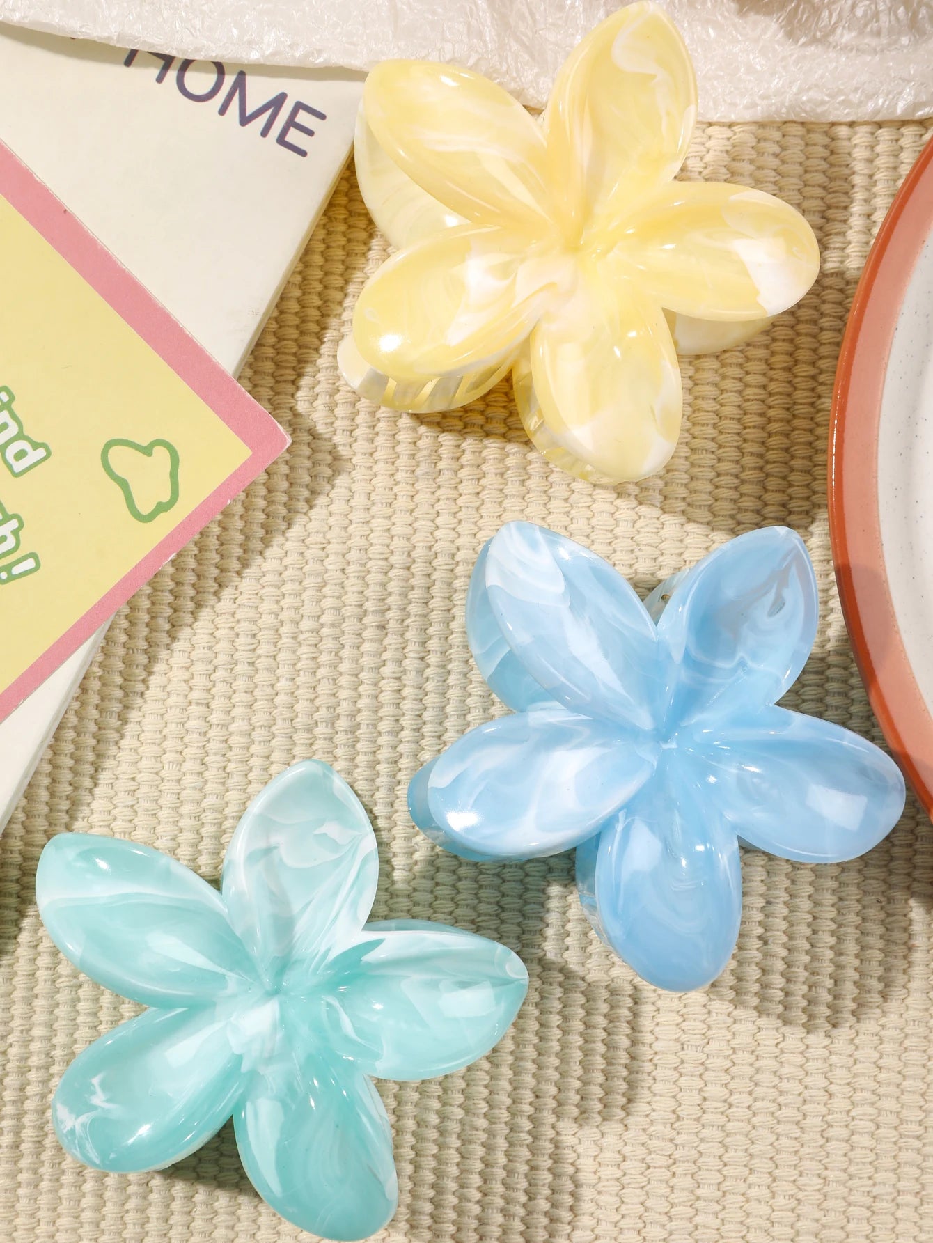 2 Pcs Hawaiian Flower Claw Clips for Women,Marble Vein Flower Hair Claw Clips for Thin Hair,Cute Beach Hair Accessories