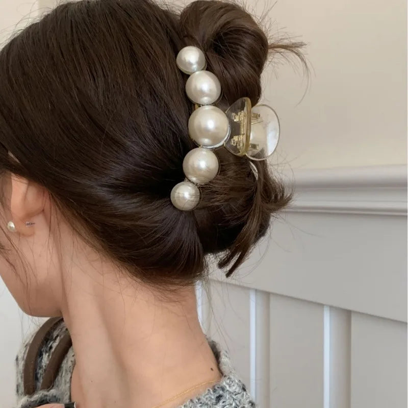 Round Imitation Pearl Hair Claw Clips for Women French LuXury Geometric Large Shark Clip Back Head Hairgrips Elegant Styling